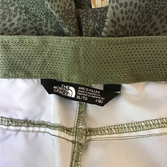 The North Face Amphibious Shorts Adjustable Waist Lightweight Hiking Shorts Girl - Picture 8 of 13